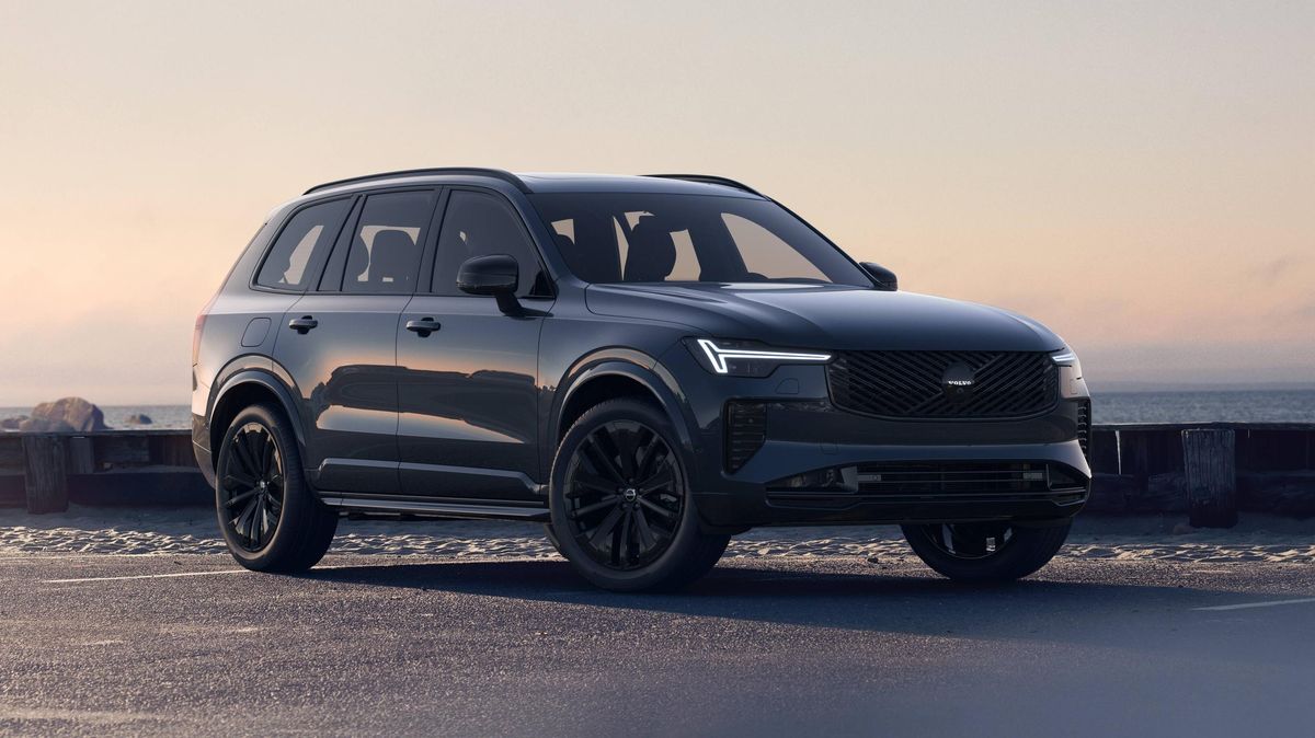 Vlajkové SUV Volvo má 455 koní, zrychlení sporťáku a teď i stylovou výbavu pro milovníky černé. Pořídíte jej za akčních podmínek